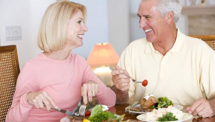 Chăm sóc và dinh dưỡng cho người lớn tuổi, cần lưu ý gì?