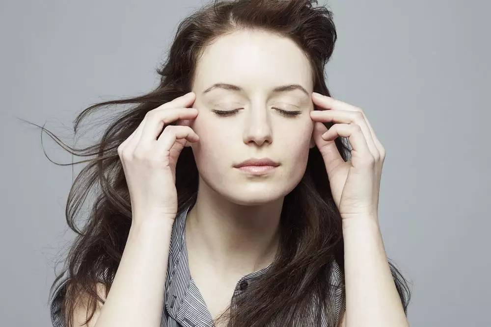 Mách bạn 4 động tác đơn giản làm giảm mỏi mắt tức thì